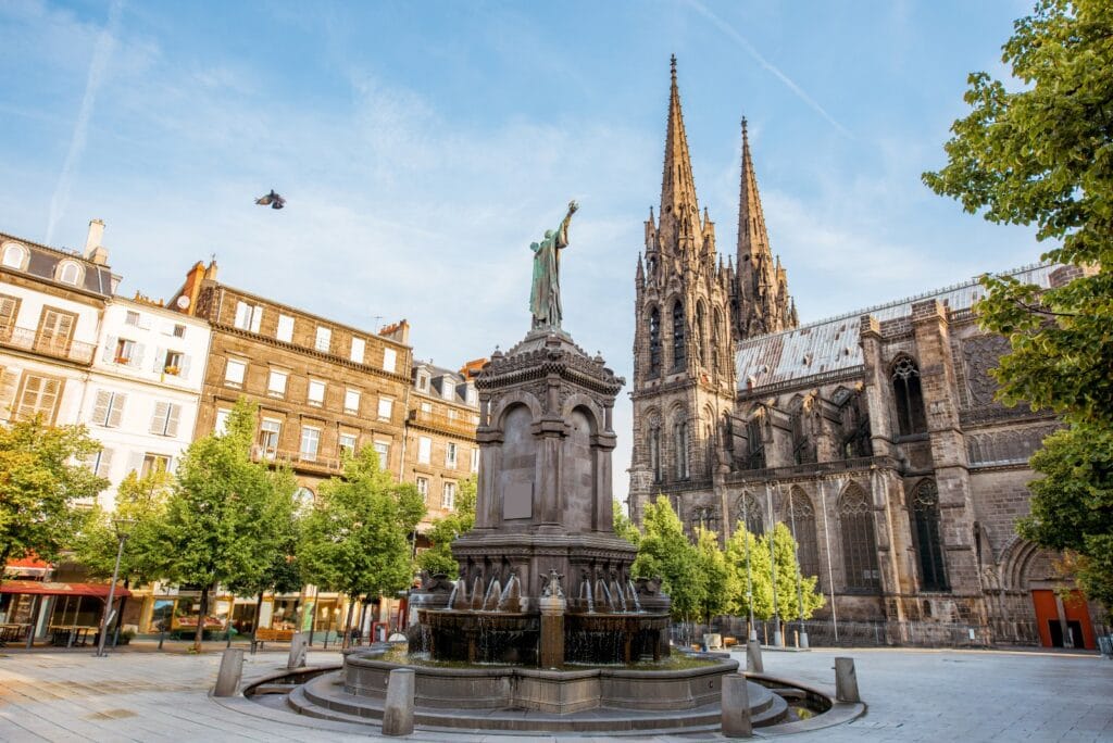 Magasin de peinture à Clermont-Ferrand 63 : comment les artisans choisissent réellement leurs fournisseurs 13 1000001454 1