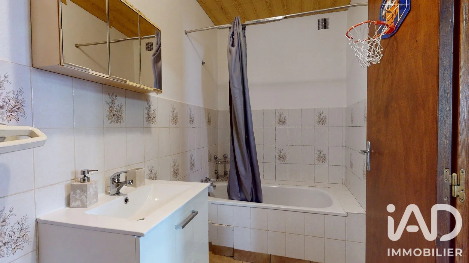 110 000 € Maison de ville à vendre à Beaumont (63110) Réf : 2035741 13 110 000 € Maison de ville à vendre à Beaumont (63110) Réf : 2035741 – Image 13